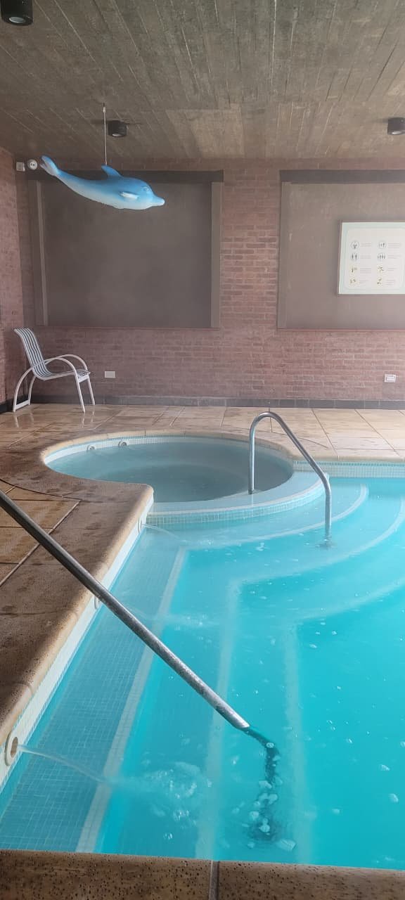 Piscina cubierta climatizada de Cabañas Mecohue

